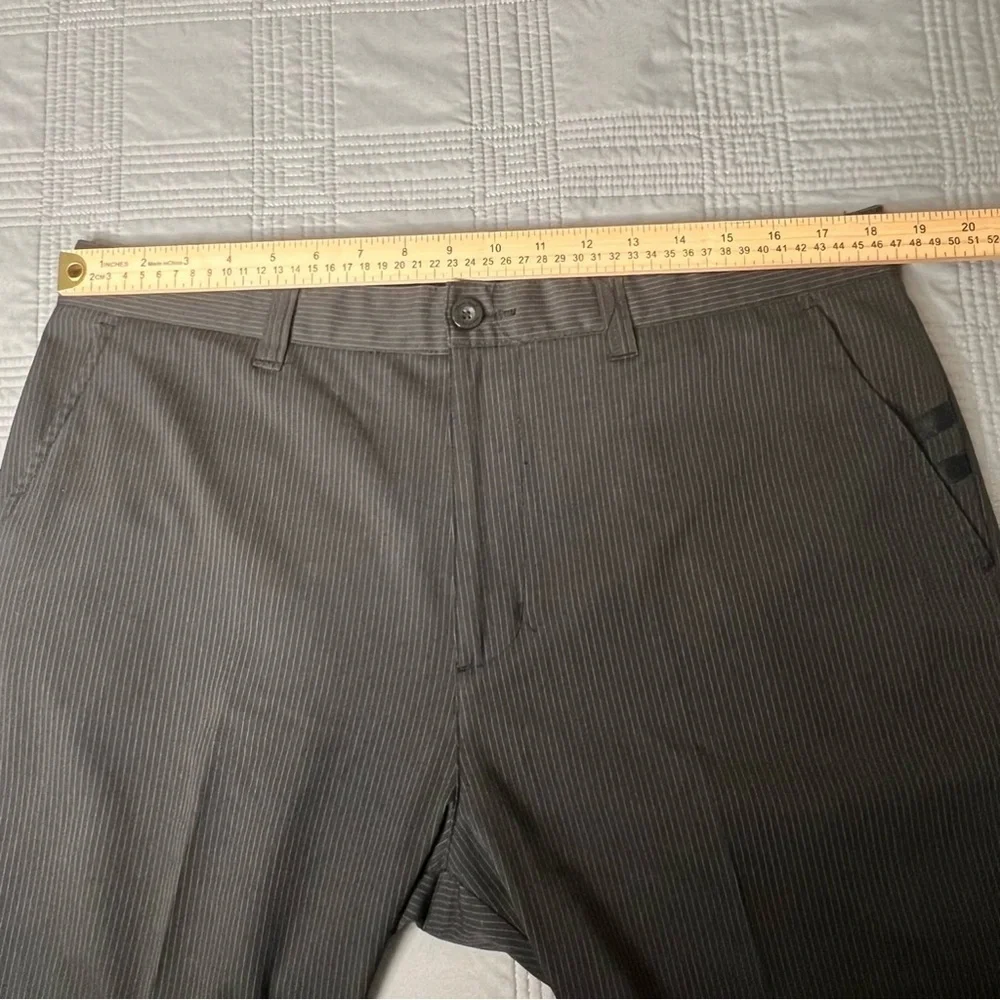 Travis Mathew Mens Golf Pants Black White Pinstripe Size 36 Stretch Performance